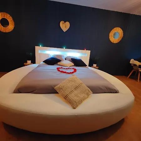 Romantique Avec Espace Balnéo Et Ciel Etoilé La Maison Du Bonheur Germer De Fly Nuit Romantique Oise, Picardie, Normandie