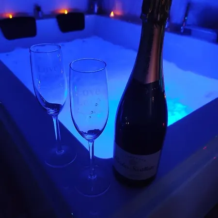 Romantique Avec Espace Balnéo Et Ciel Etoilé La Maison Du Bonheur Germer De Fly Nuit Romantique Oise, Picardie, Normandie Casa vacanze